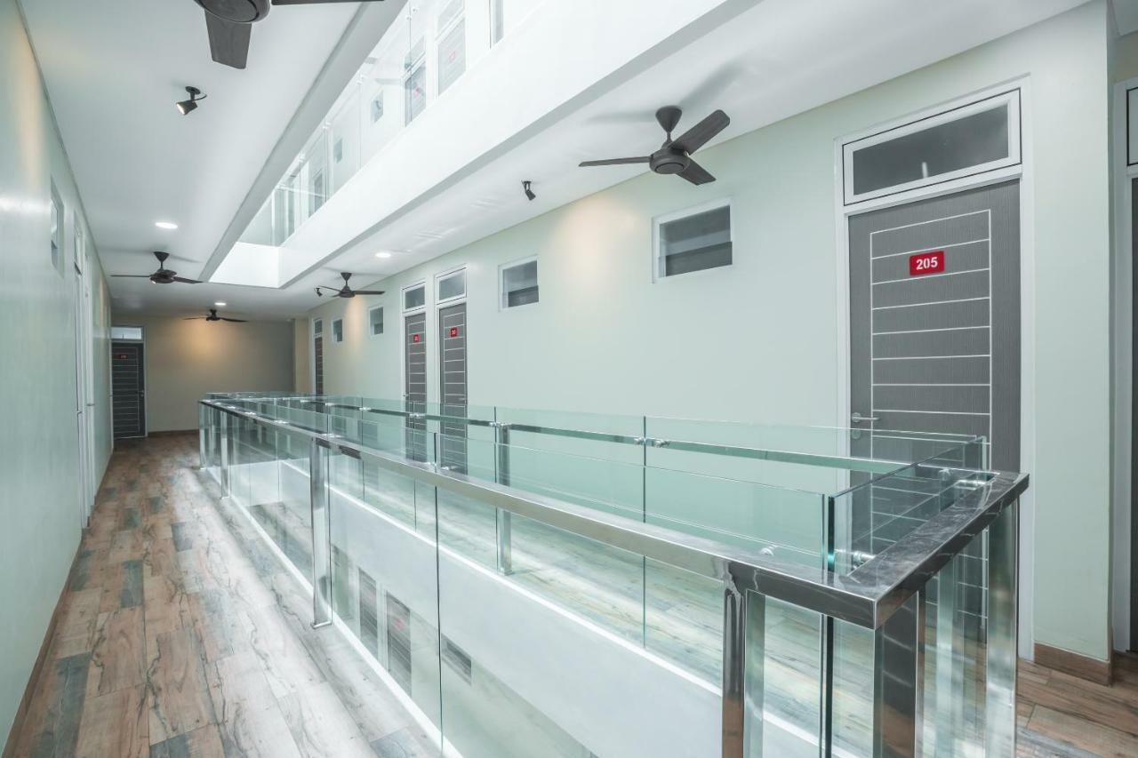 Super Oyo 1487 Residence Khoe Jakarta Bagian luar foto