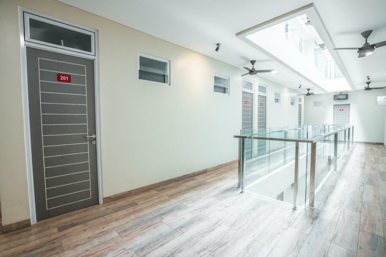 Super Oyo 1487 Residence Khoe Jakarta Bagian luar foto